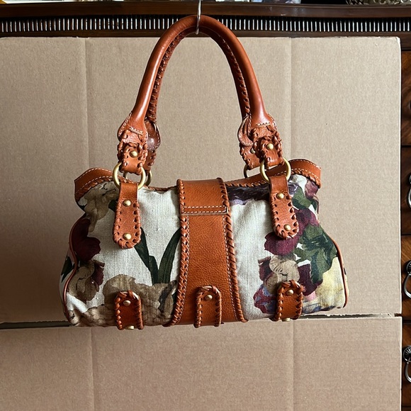 Valentino Garavani authentic shoulder bag. - Picture 3 of 11